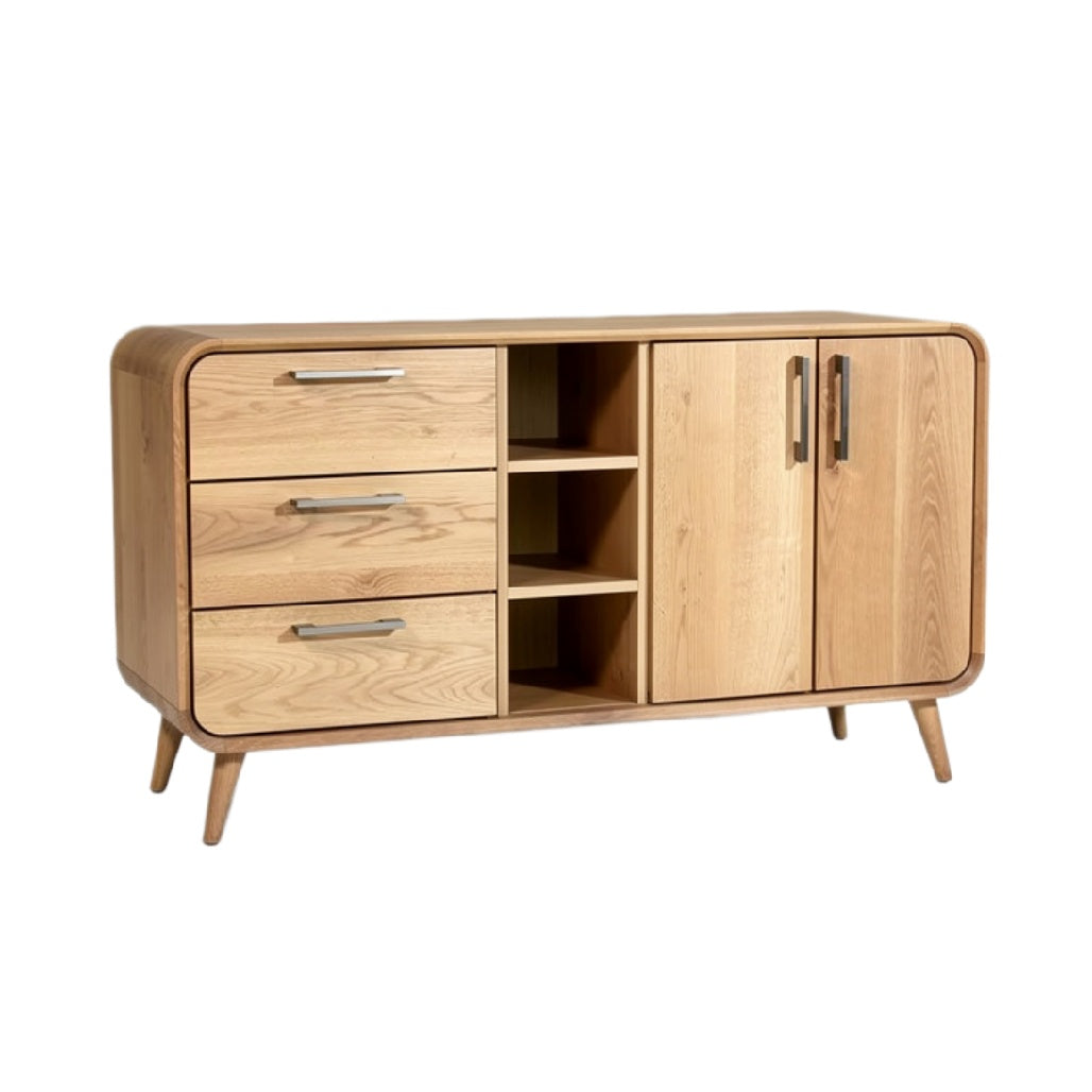 Moderne houten kast met planken en lades in Scandinavisch design