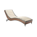 "Moderne Ligstoel van Wicker met Comfortabele Kussen"