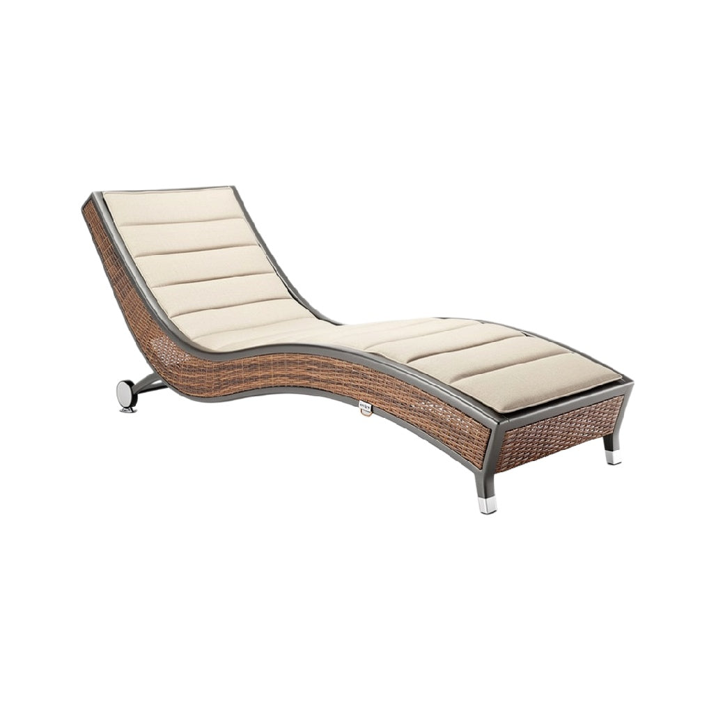 "Moderne Ligstoel van Wicker met Comfortabele Kussen"