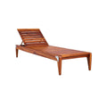 Houten ligstoel met verstelbare rugleuning en moderne afwerking
